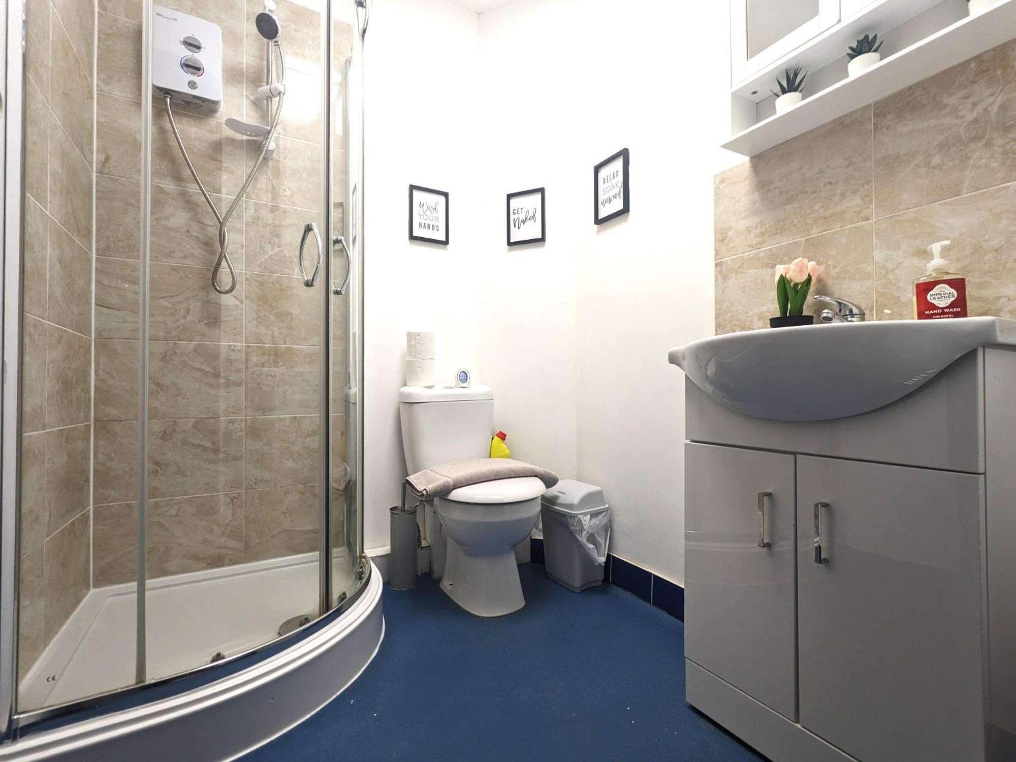 Near Centre Private Bath Free Parking Liverpool