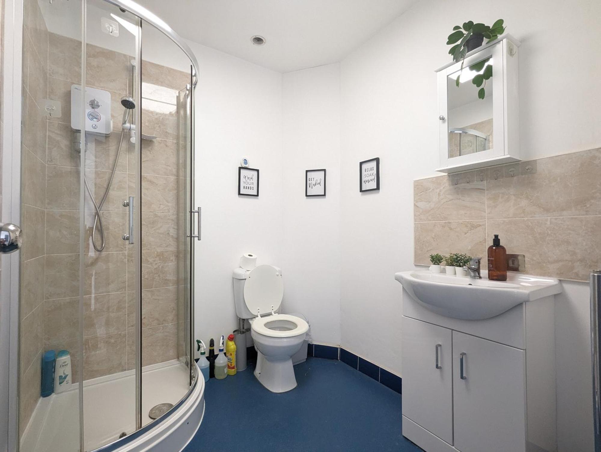 Near Centre Private Bath Free Parking Holiday home