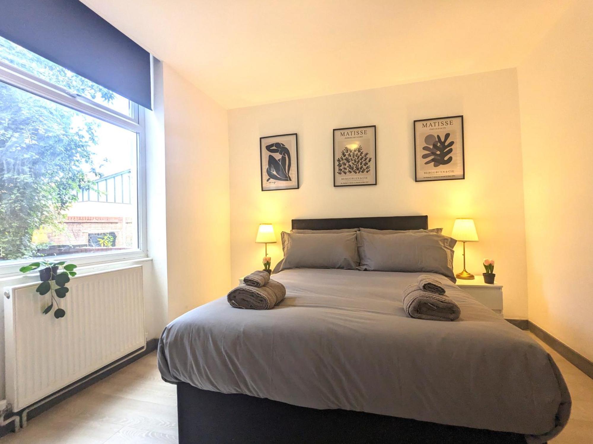 Near Centre Private Bath Free Parking