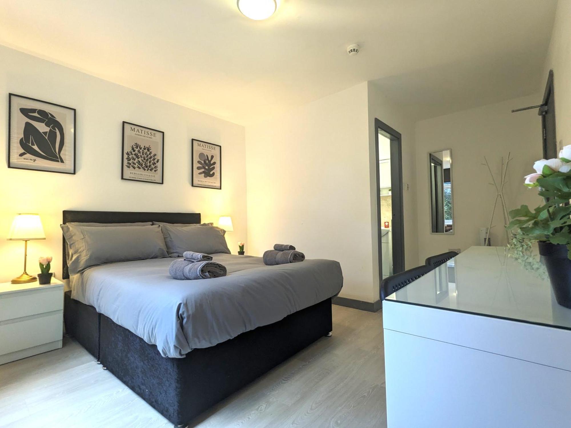 Near Centre Private Bath Free Parking Holiday home *