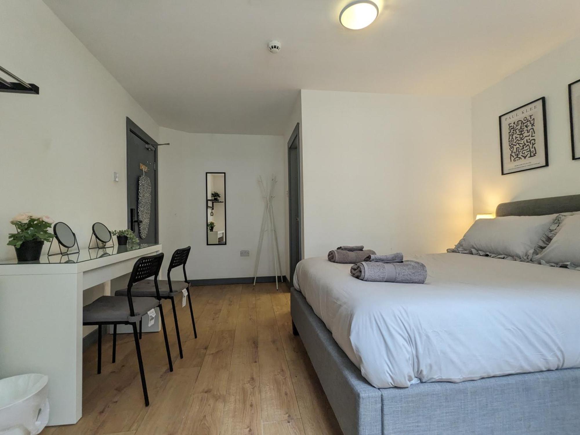 Near Centre Private Bath Free Parking Holiday home