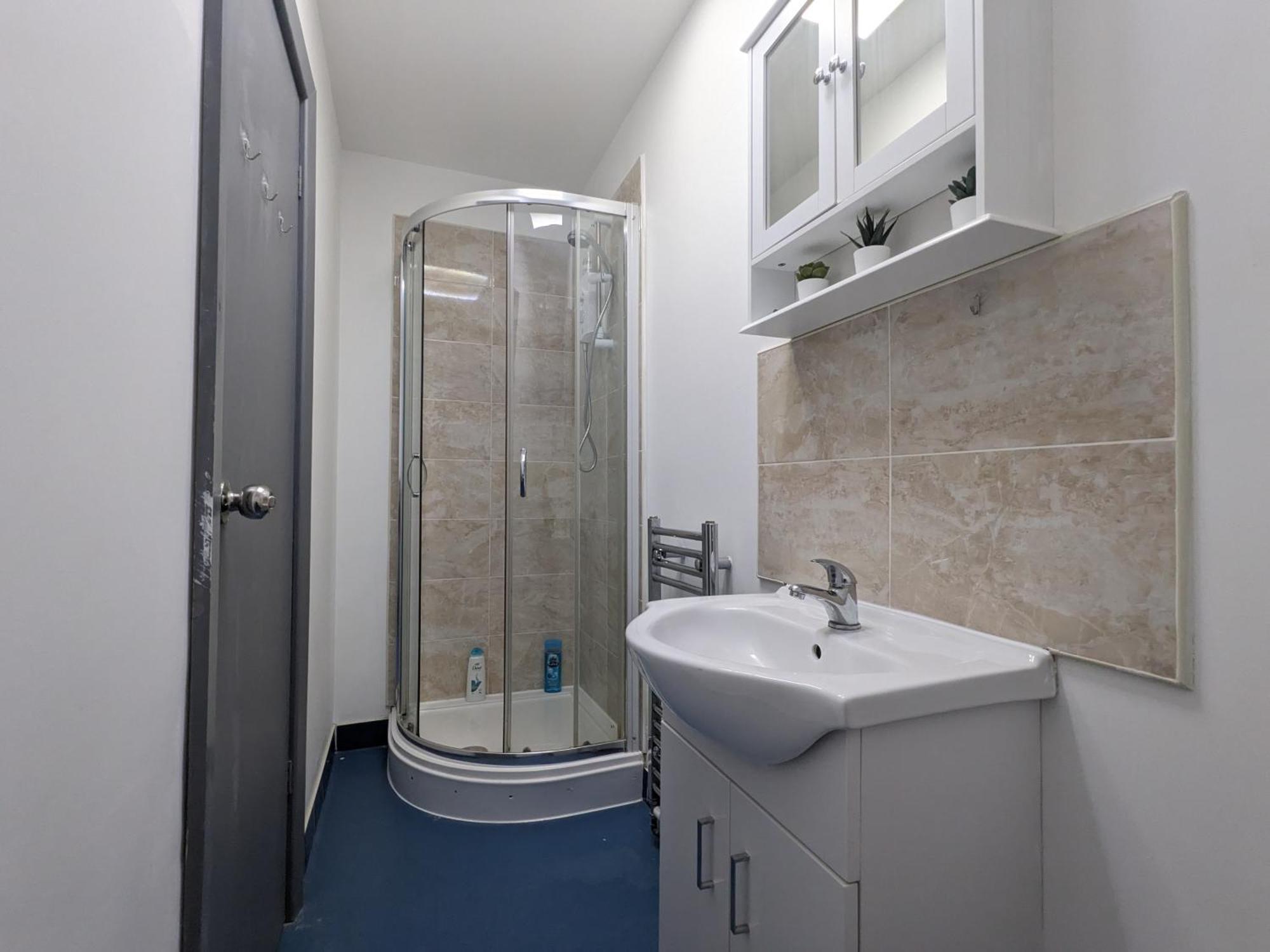 Holiday home Near Centre Private Bath Free Parking *
