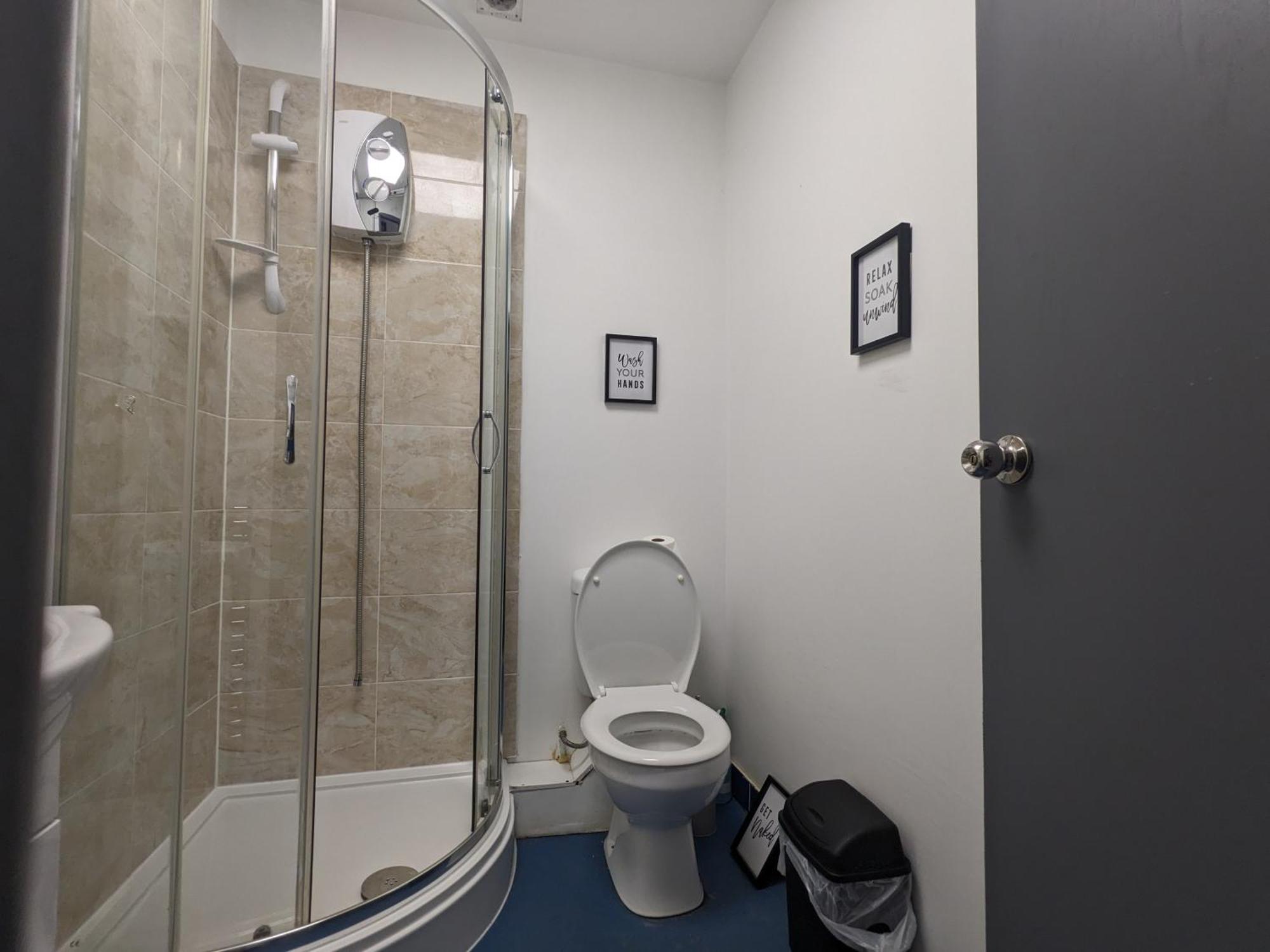Holiday home Near Centre Private Bath Free Parking *