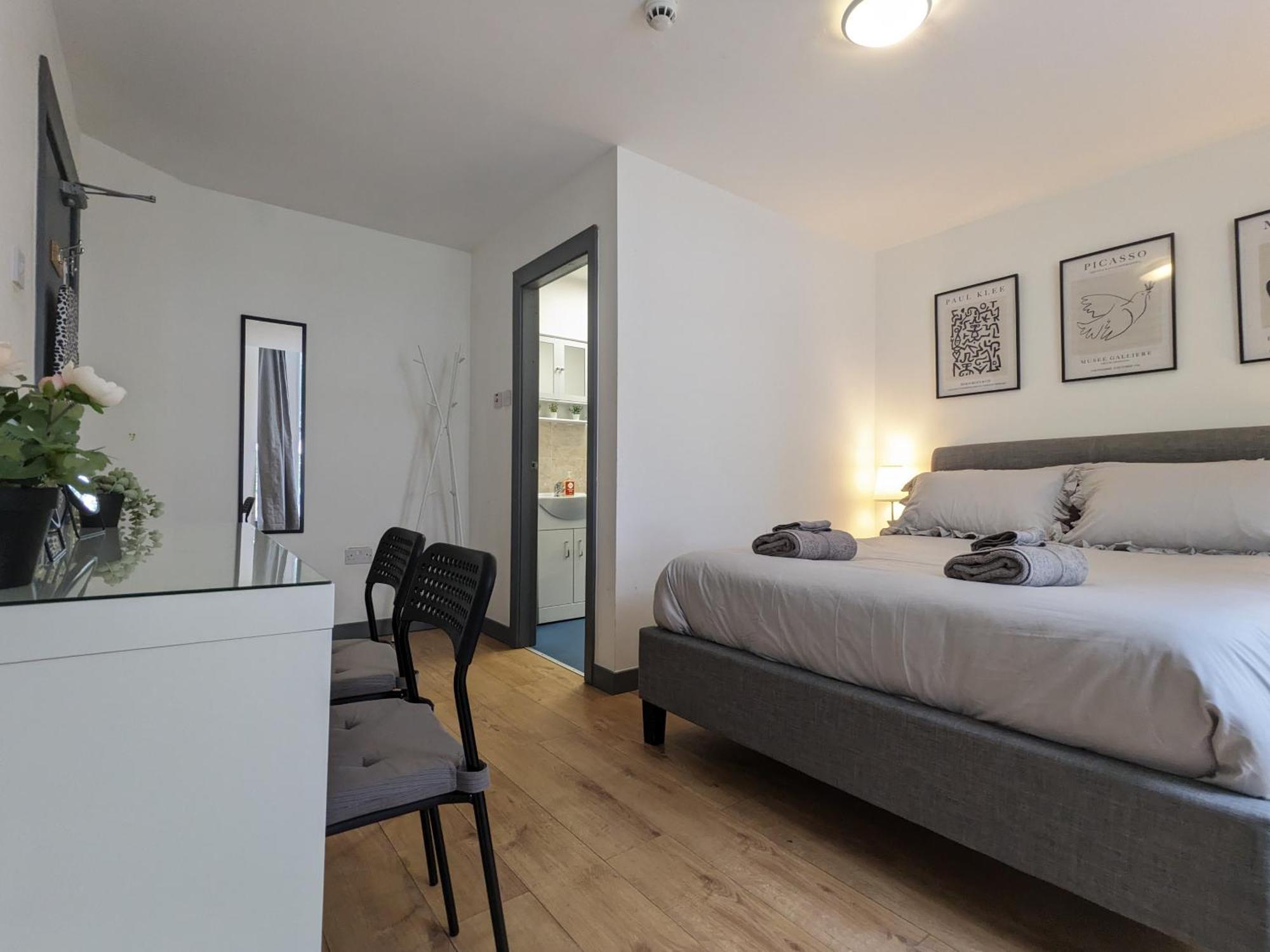 Near Centre Private Bath Free Parking Holiday home Liverpool