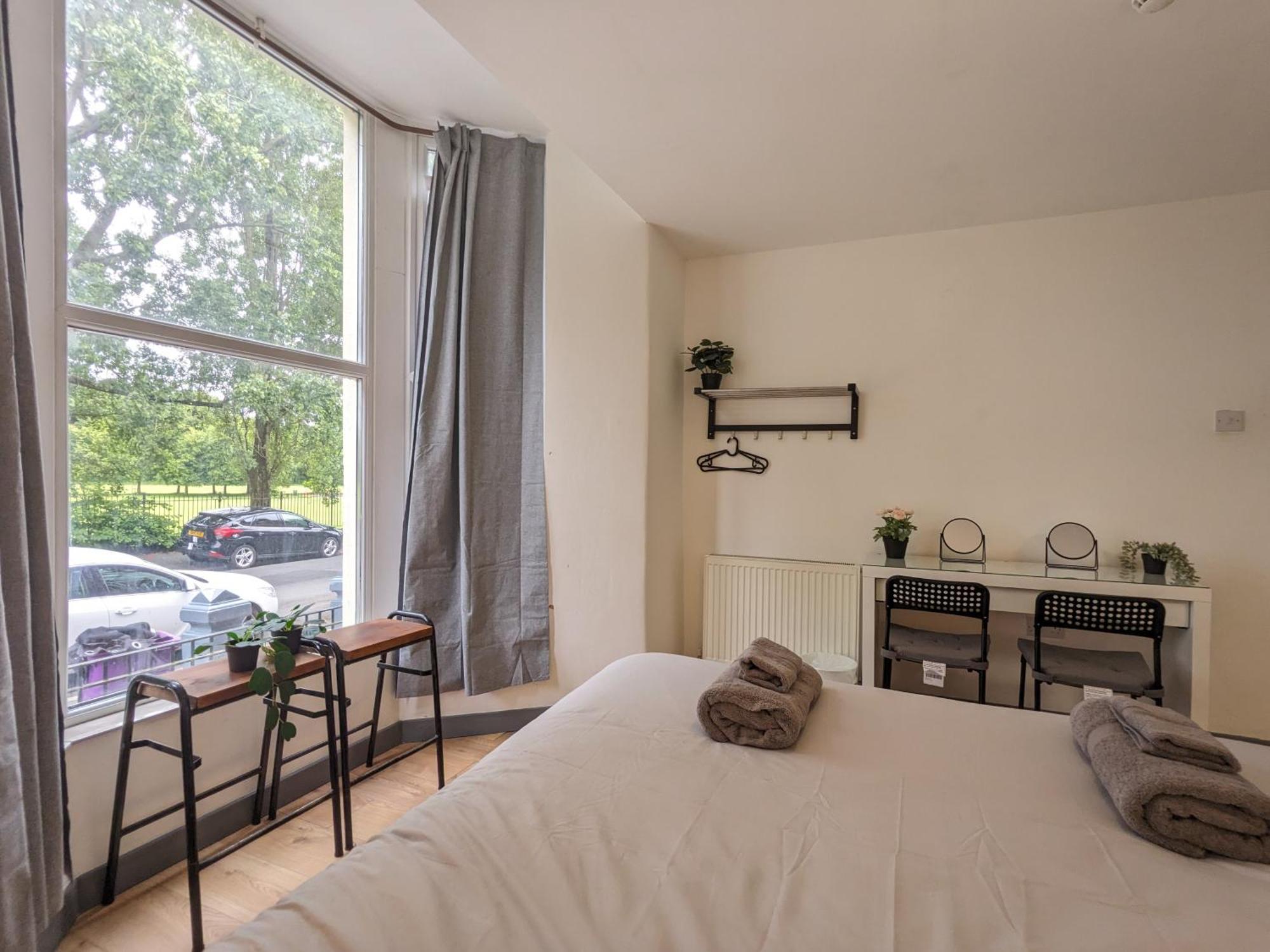 Near Centre Private Bath Free Parking Holiday home Liverpool