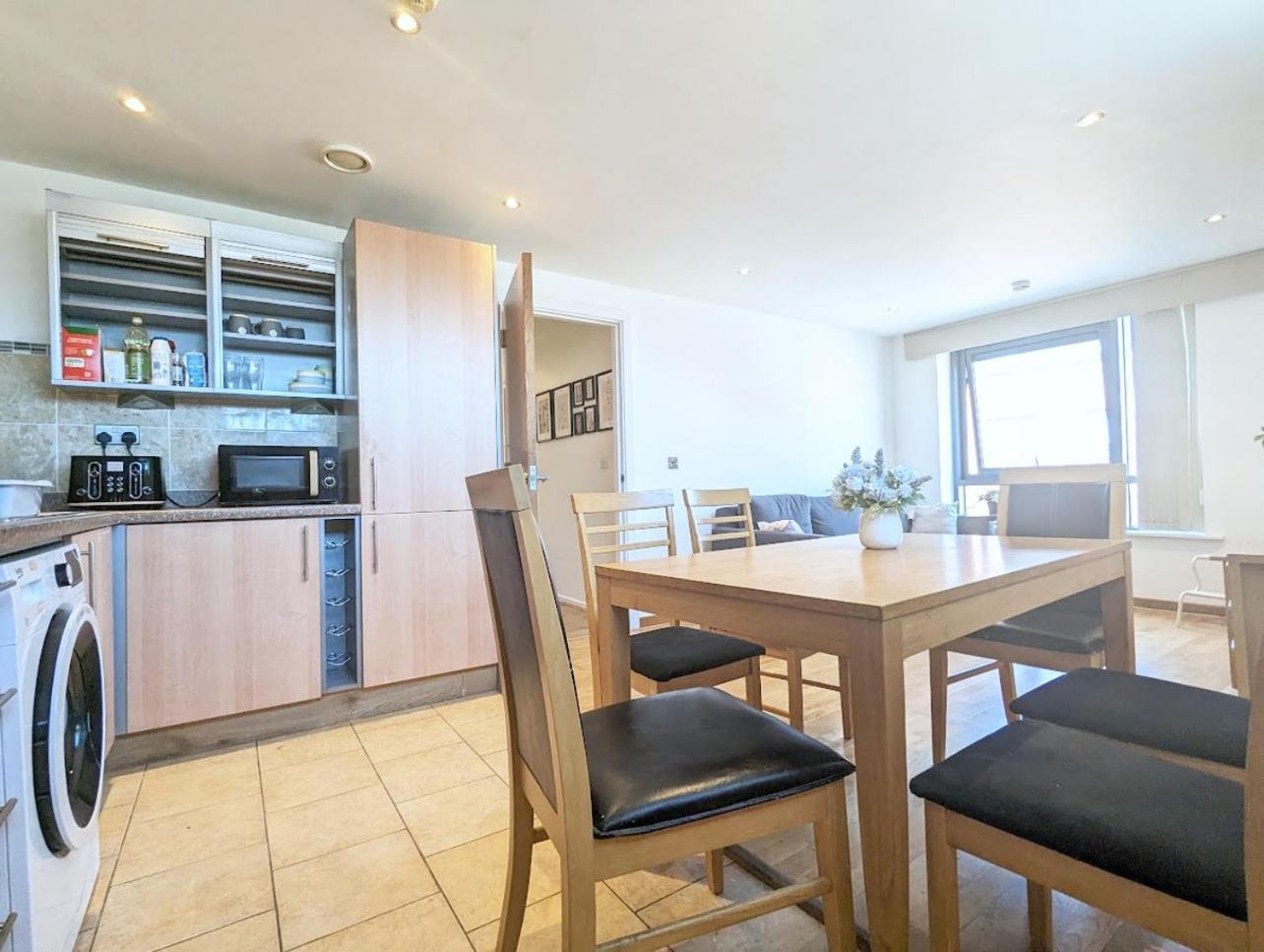 2-bedroom Apt Near Key Attractions Free Parking Liverpool
