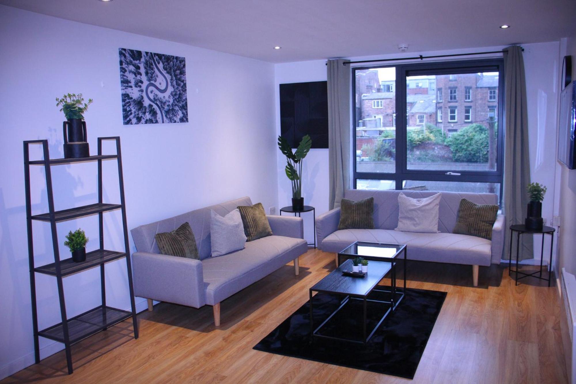 Free Parking Centre 2 Bed 2 Bathroom Apartment