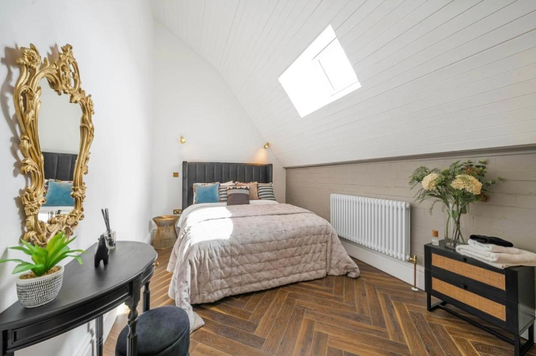 Chapel Apartment *