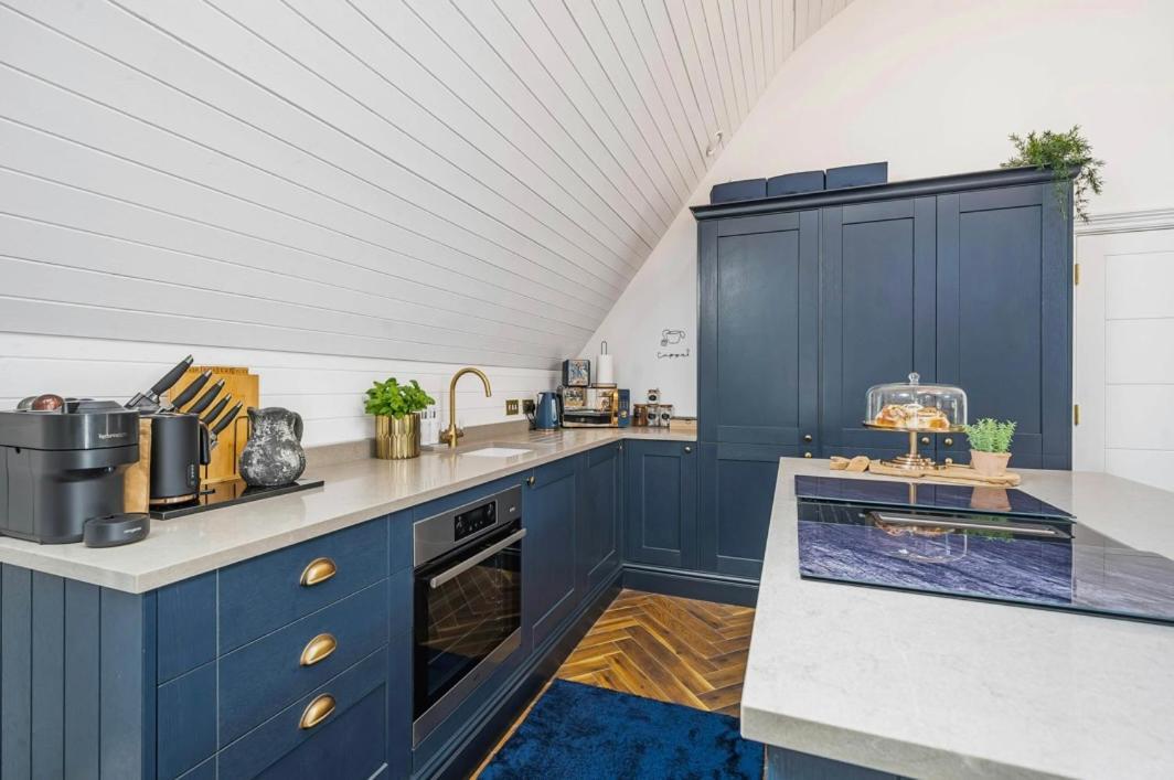 Chapel Apartment *