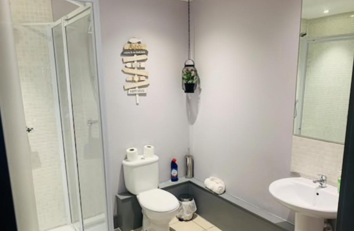 Apartment 2 Bedroom Free Parking By Concert Square Sleeps 8 *