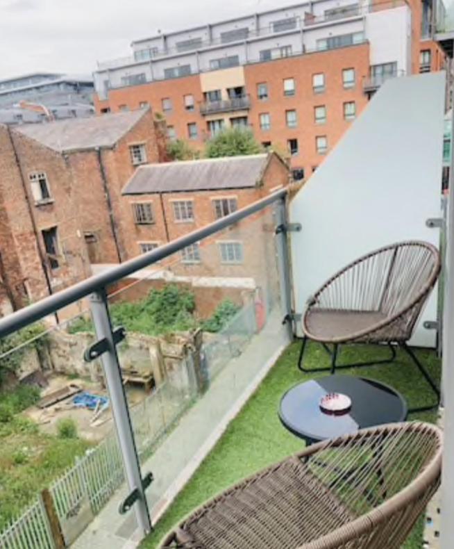 2 Bedroom Free Parking By Concert Square Sleeps 8