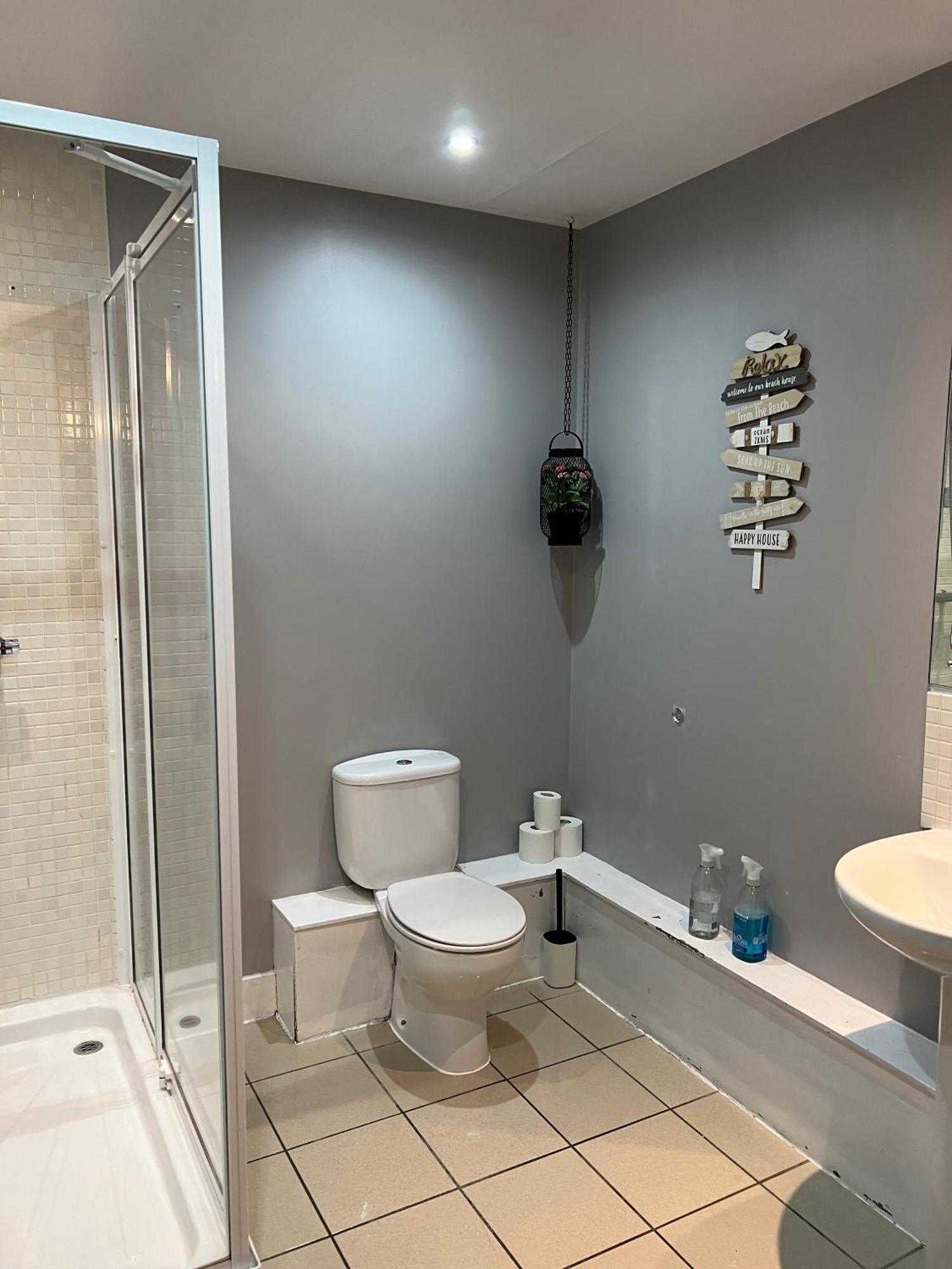 2 Bedroom Free Parking By Concert Square Sleeps 8 Liverpool