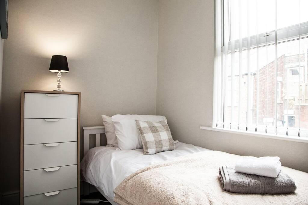 2 Bedroom House By Brookland Serviced Short Lets With Free Wifi Liverpool