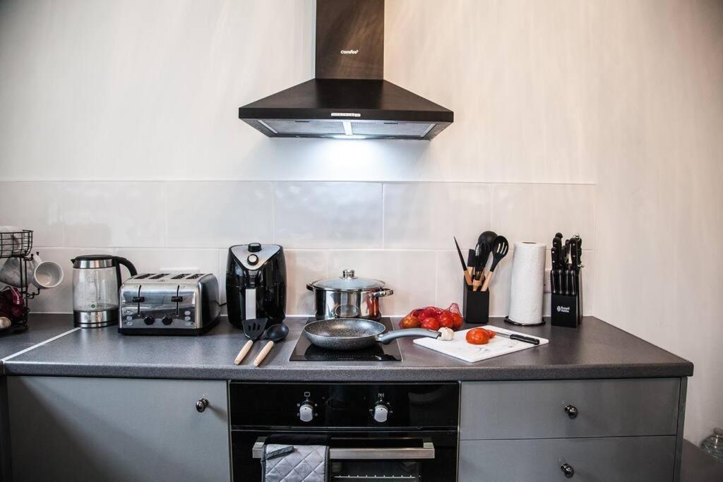2 Bedroom House By Brookland Serviced Short Lets With Free Wifi *