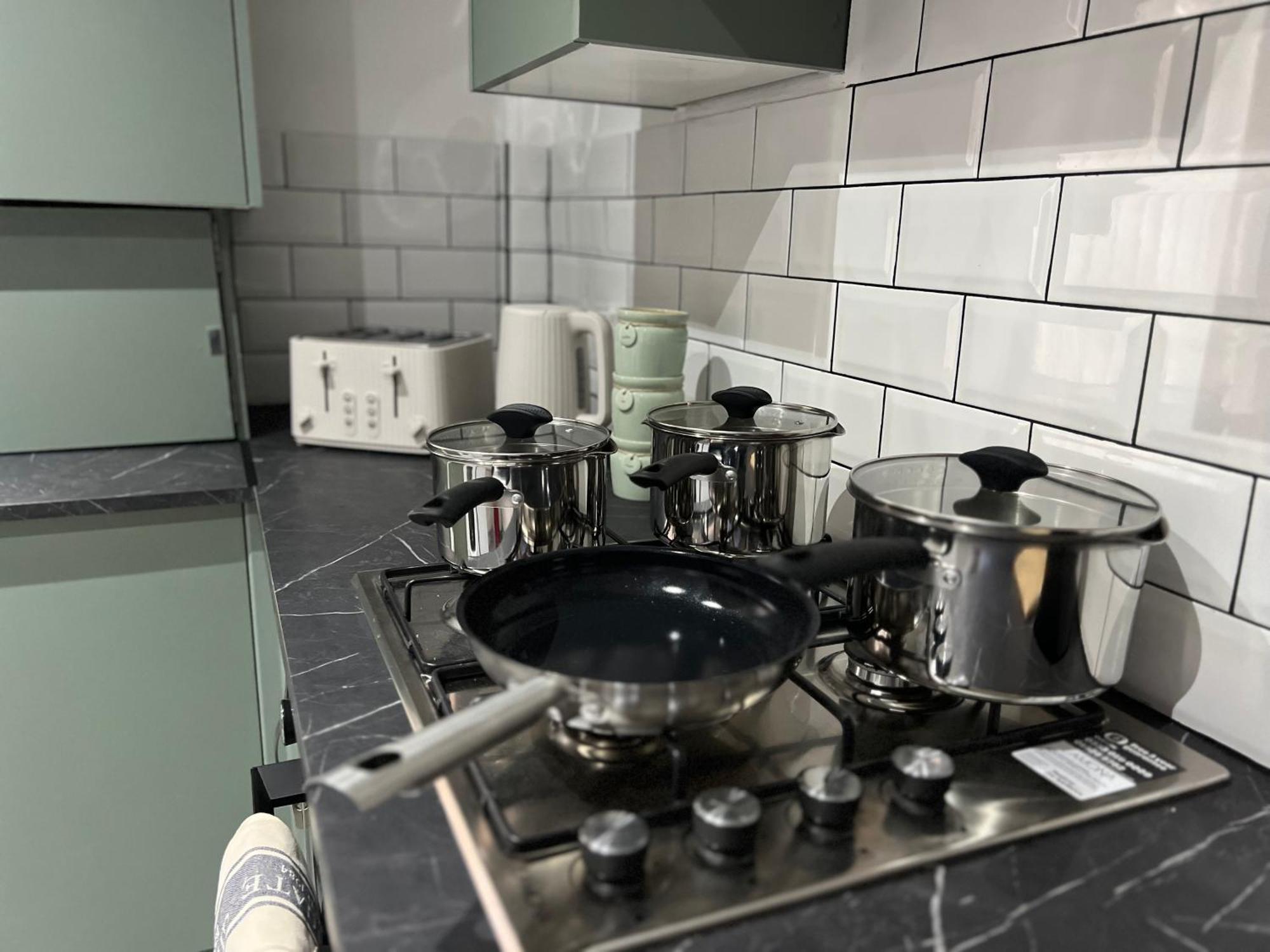 Holiday home Spacious - Sleeps 5 Persons - Minutes Walk From Anfield Stadium *