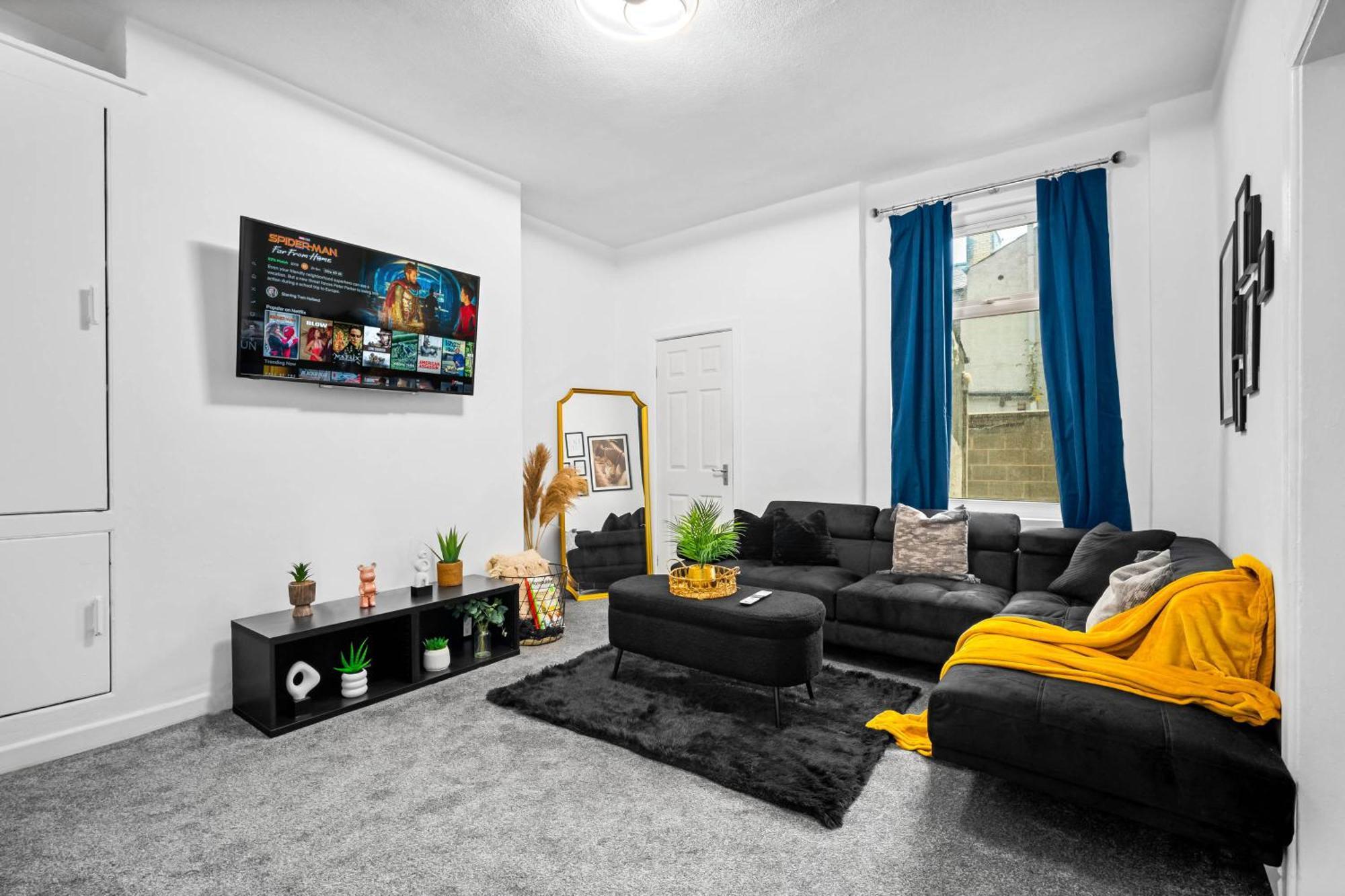 Anfield Four-bed Spacious Getaway Haus Holiday home Liverpool