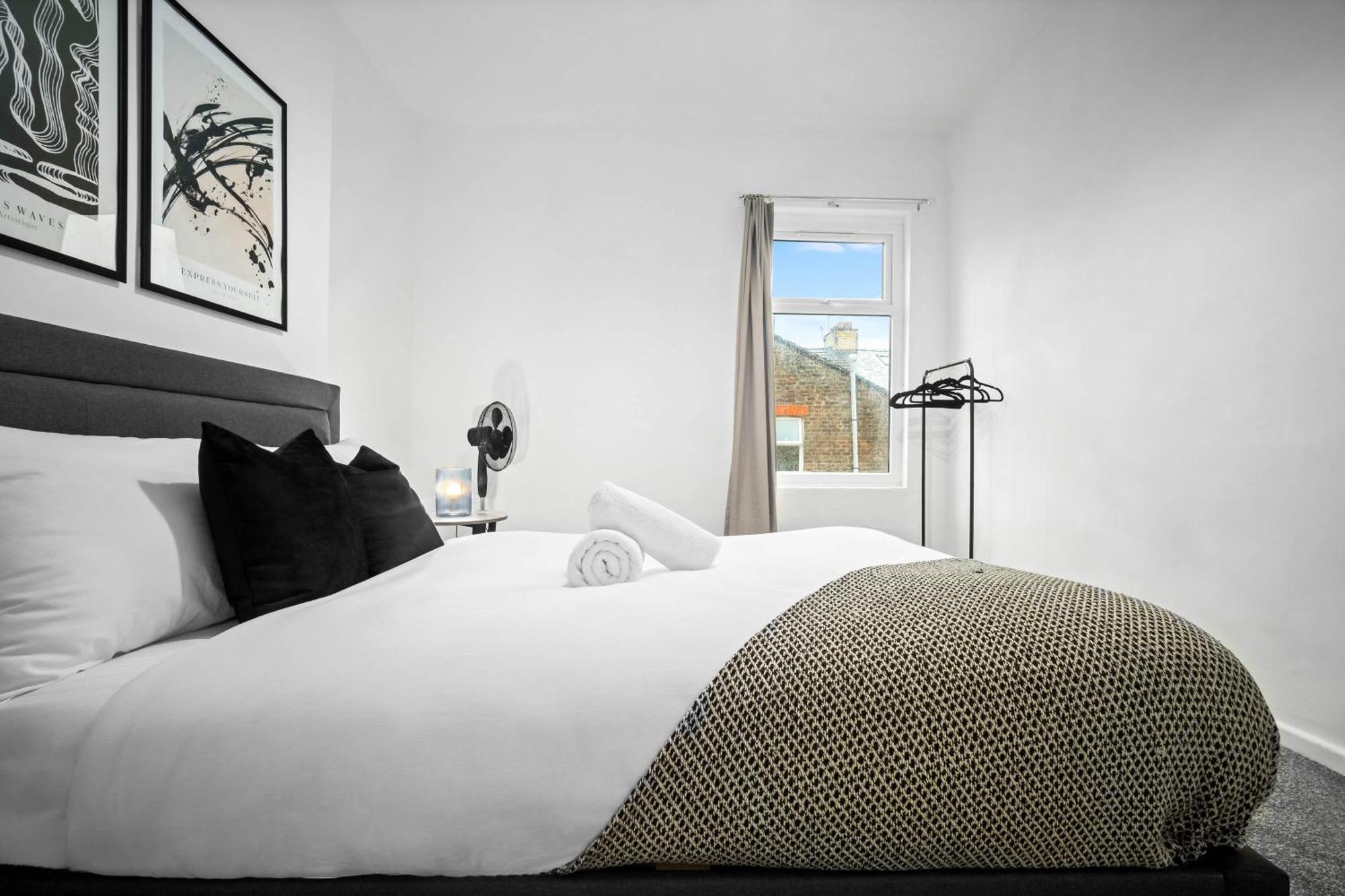 Anfield Four-bed Spacious Getaway Haus Holiday home Liverpool