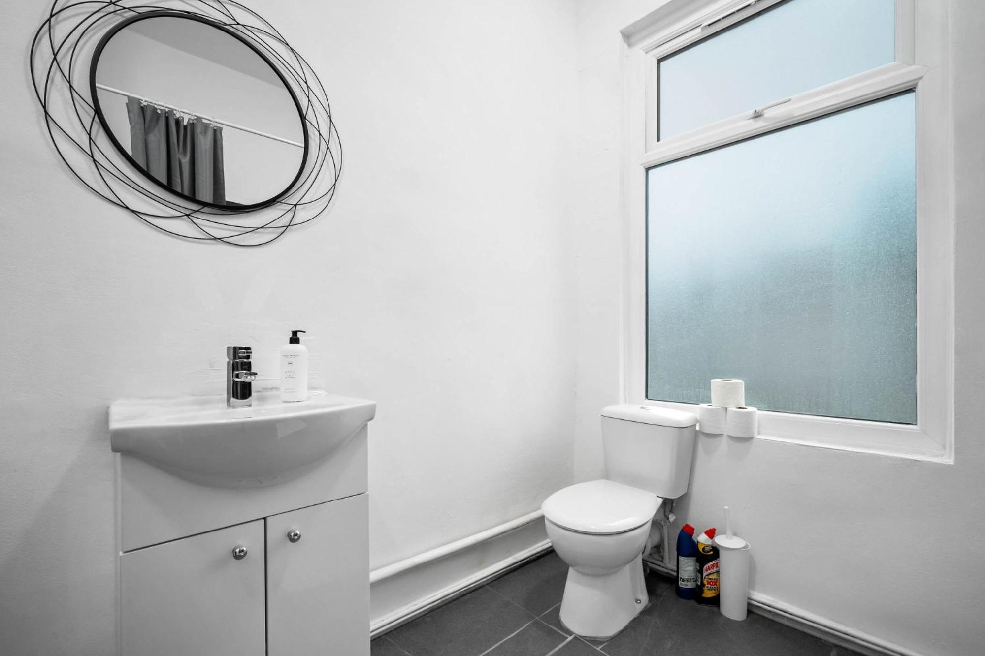 Holiday home Anfield Four-bed Spacious Getaway Haus *