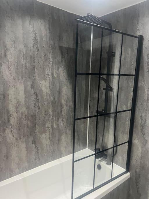 Modern 3 Bedroom House, Fast 5g Wi-fi, Anfield Liverpool