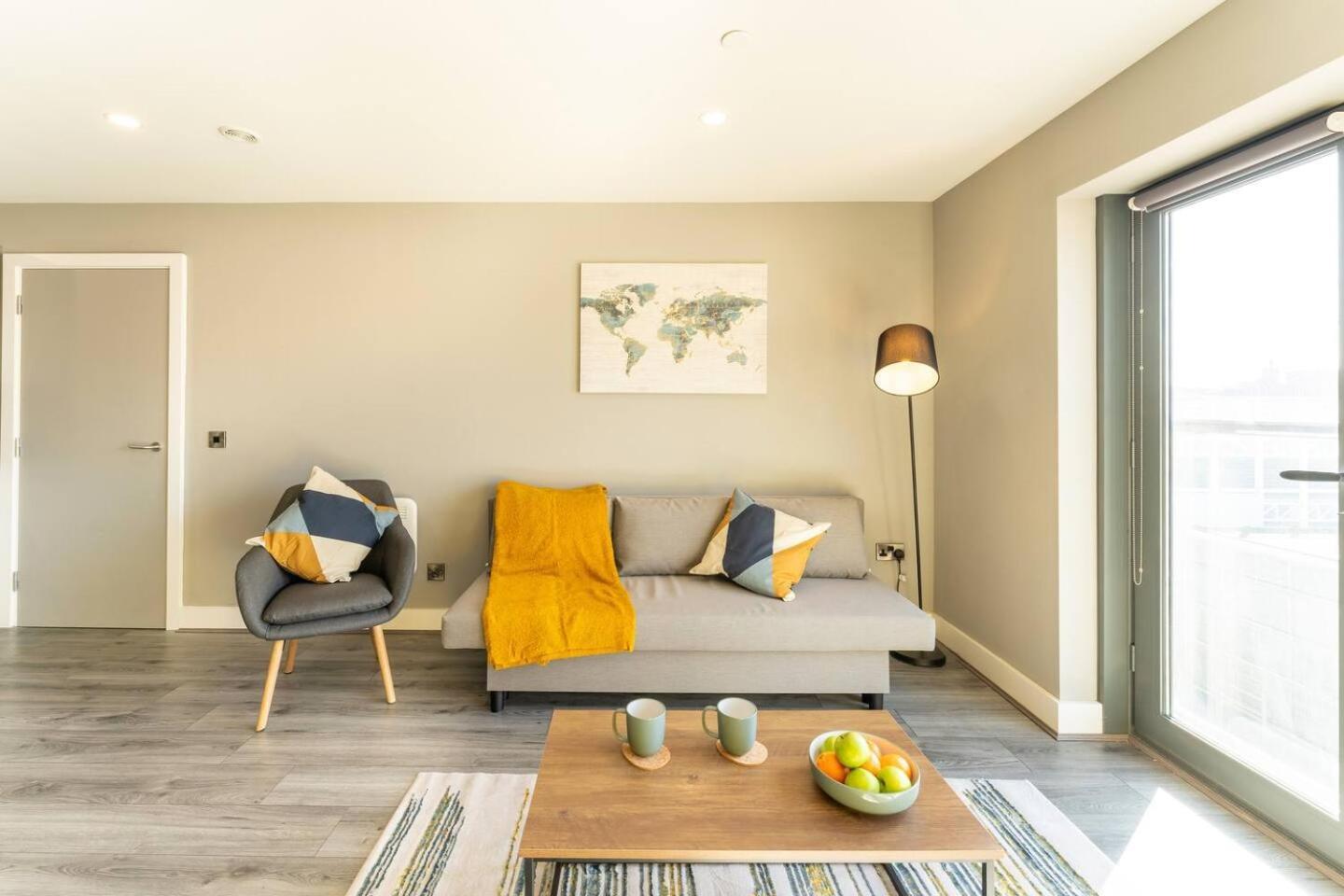Apartment 2-bed Flat At Monarchs Quay, Waterfront