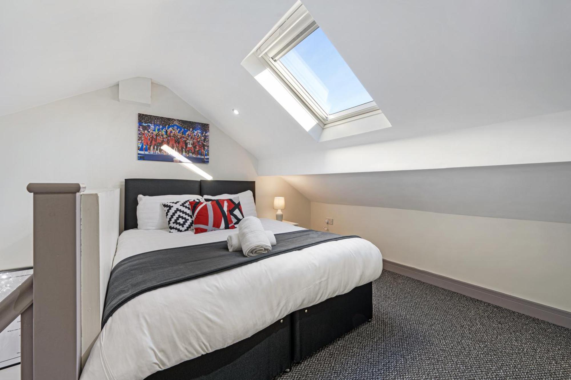 Burnand House - Air Host & - Sleeps 9 Holiday home