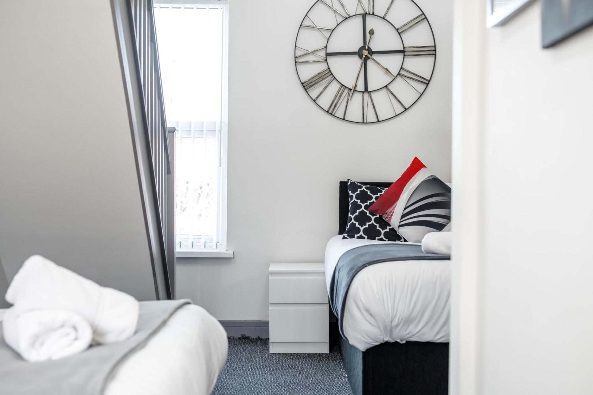 Burnand House - Air Host & - Sleeps 9 * Liverpool