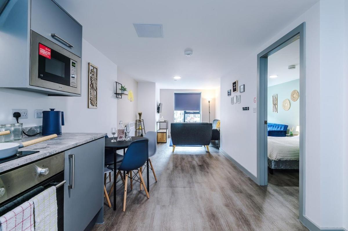 Cosy In Liverpool, Pool Table, Sleeps 3, Smart Tvs *