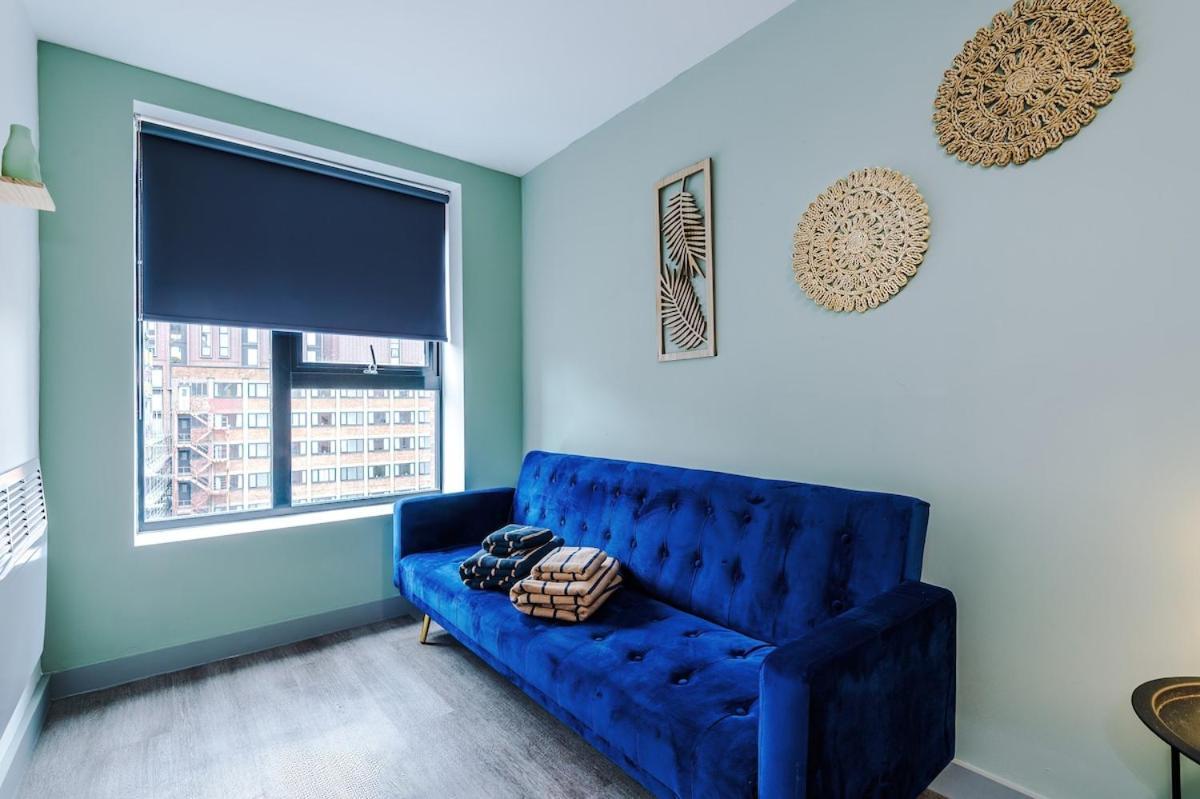 Cosy In Liverpool, Pool Table, Sleeps 3, Smart Tvs *