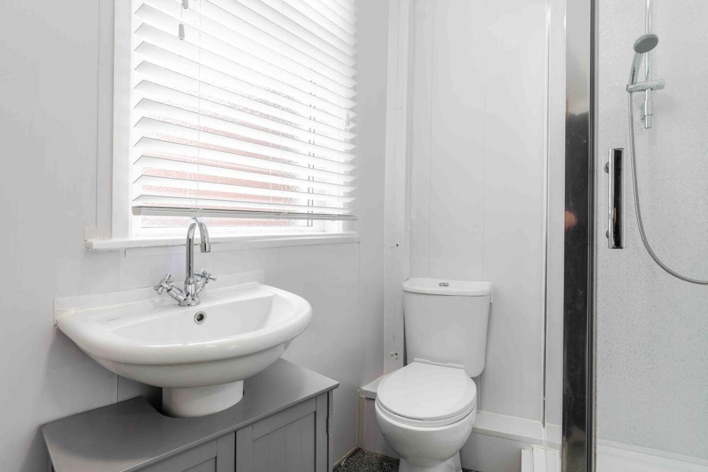 Holiday home Spacious 4-bed Nearby Sefton Park Sleeps 8 *