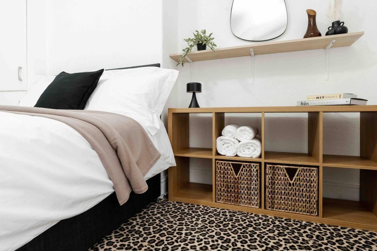 Spacious 4-bed Nearby Sefton Park Sleeps 8 * Liverpool
