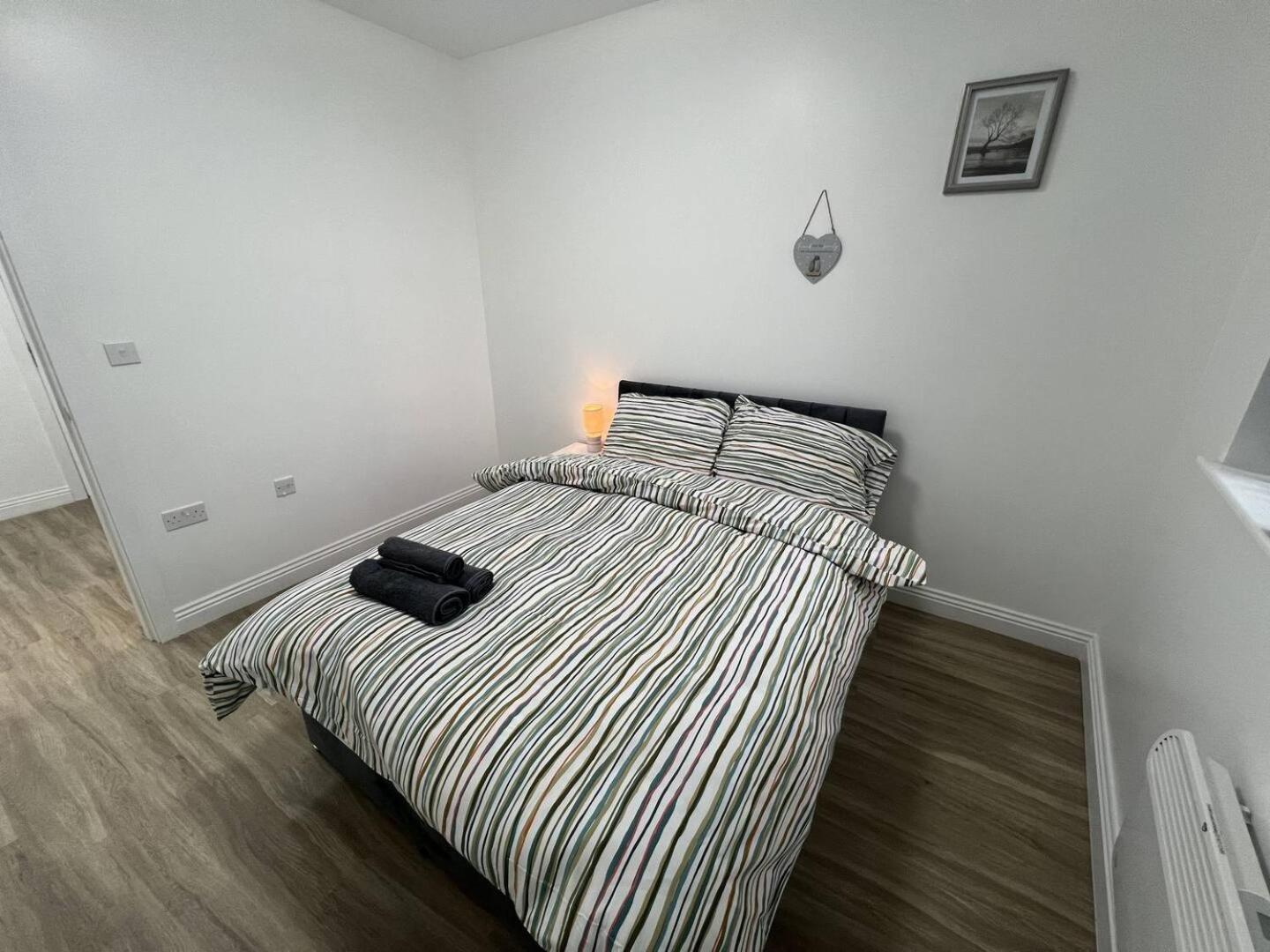 Smart Tv Wm With Sofa Bed Free Parking Liverpool
