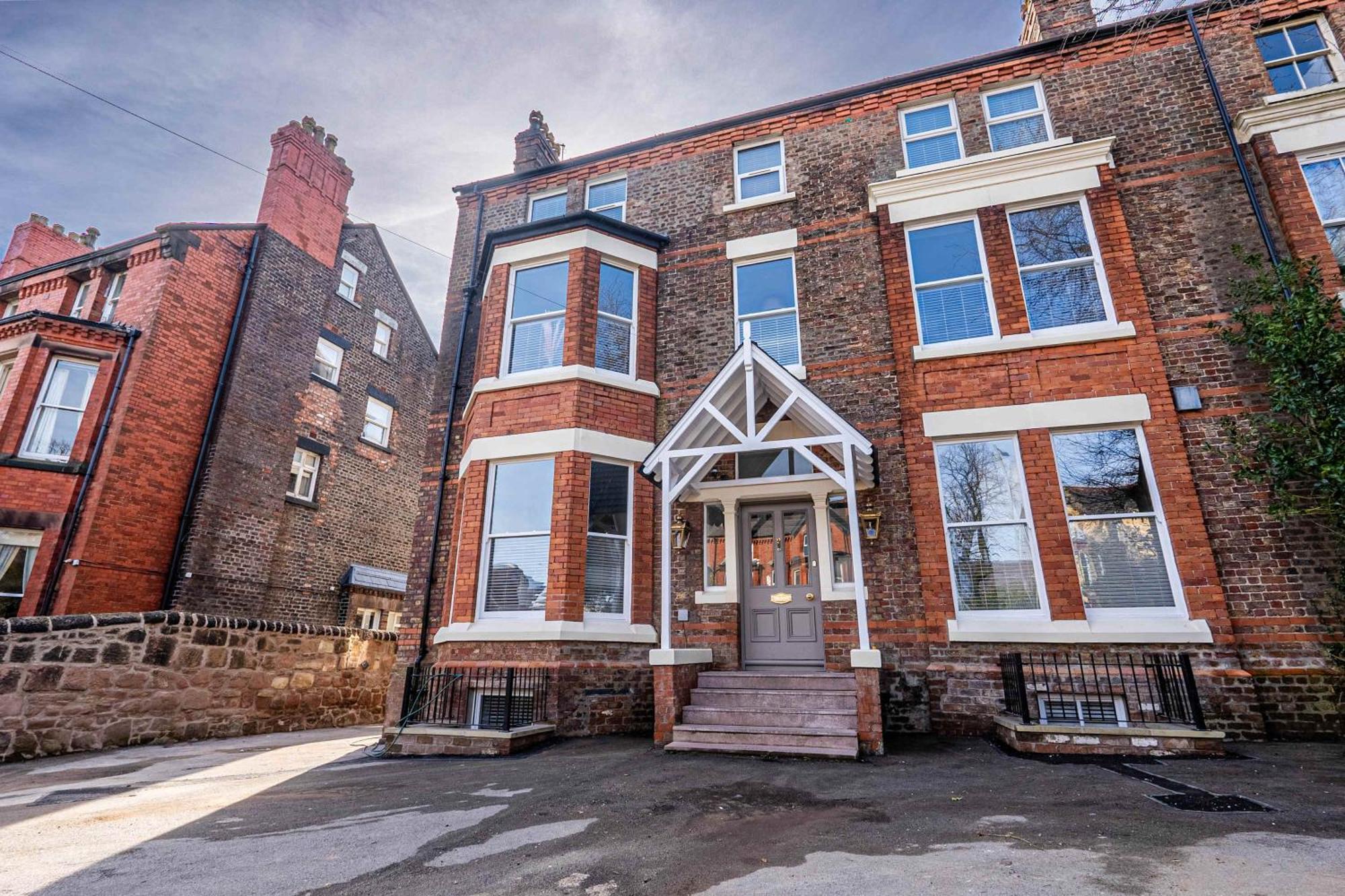 Close To Sefton Park Beautiful One Bedroomed Sleeps 4 Apartment *