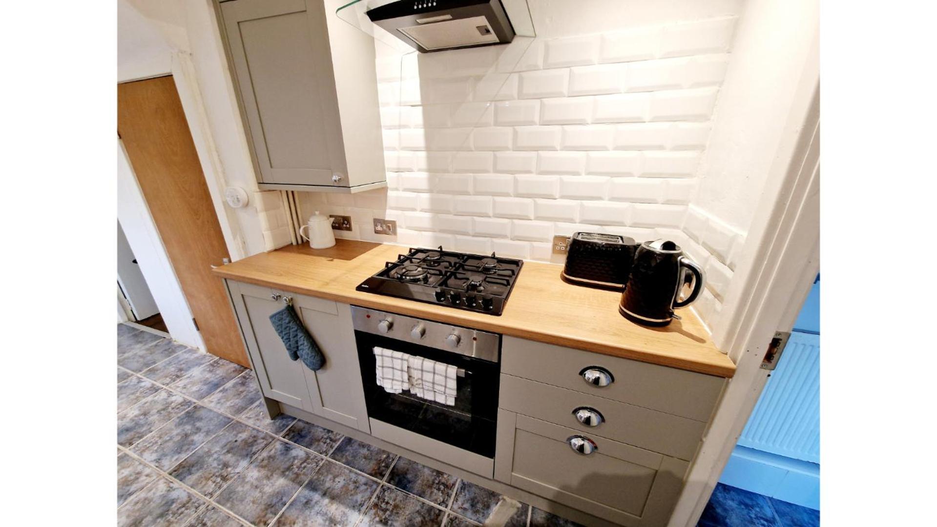 Upscale Executive Great Location Apartment Liverpool