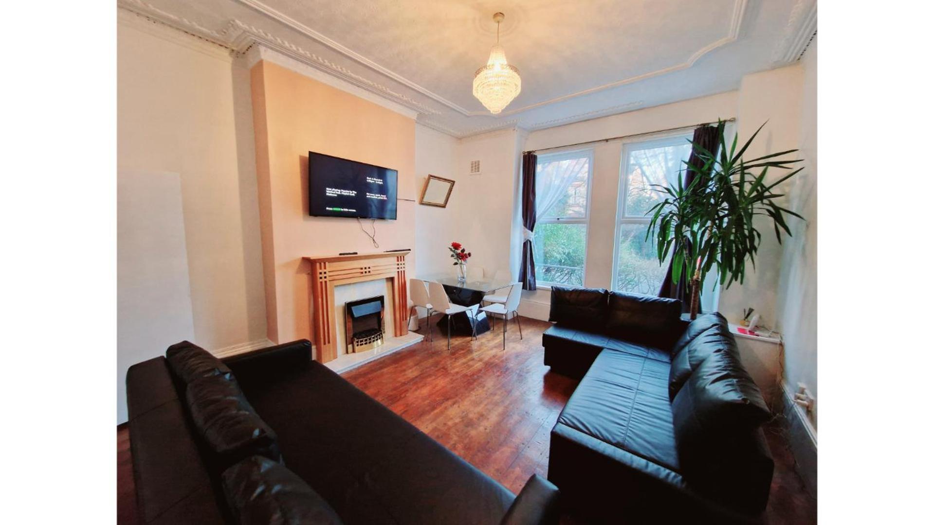 Upscale Executive Great Location * Liverpool