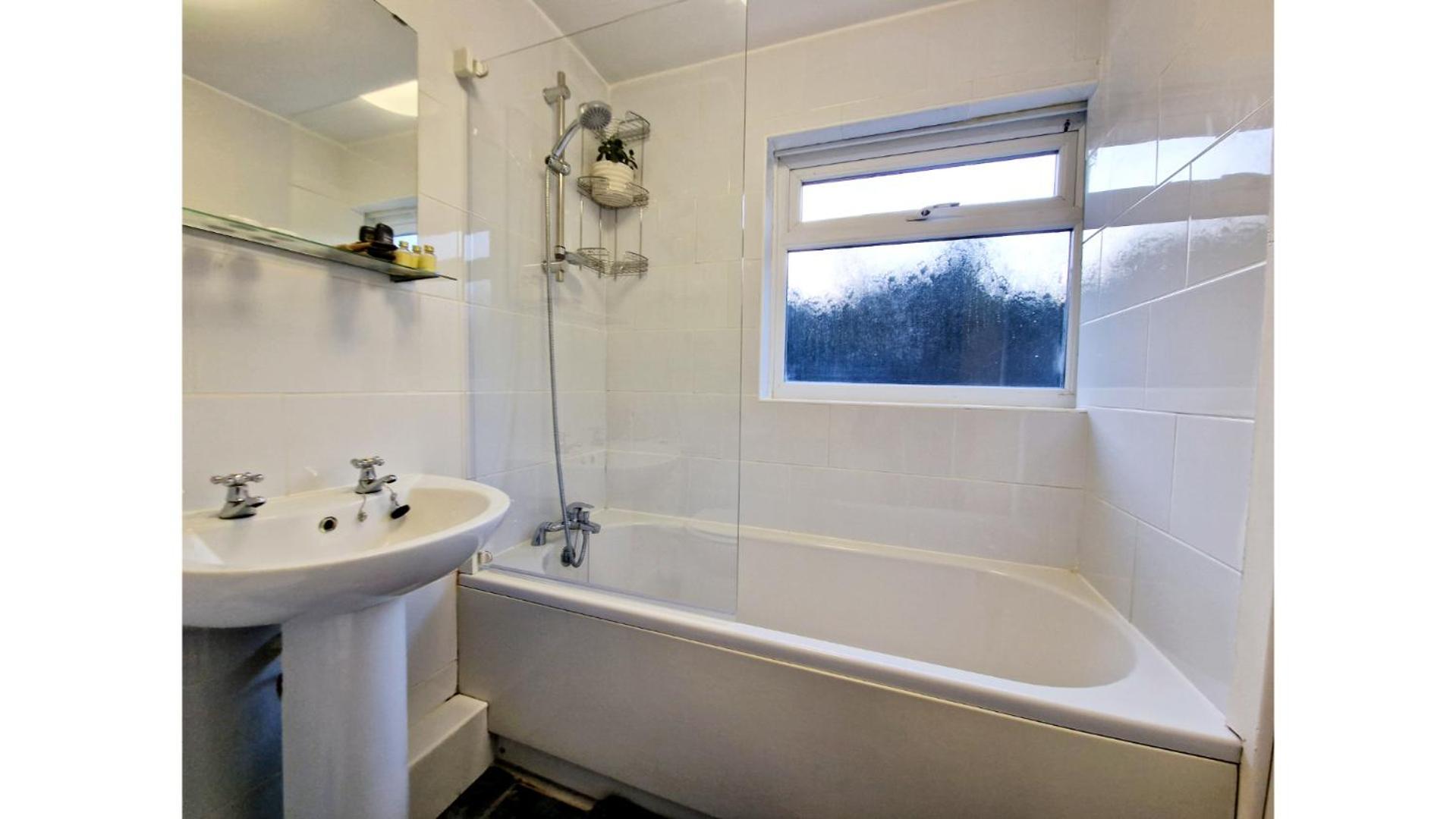 Upscale Executive Great Location *