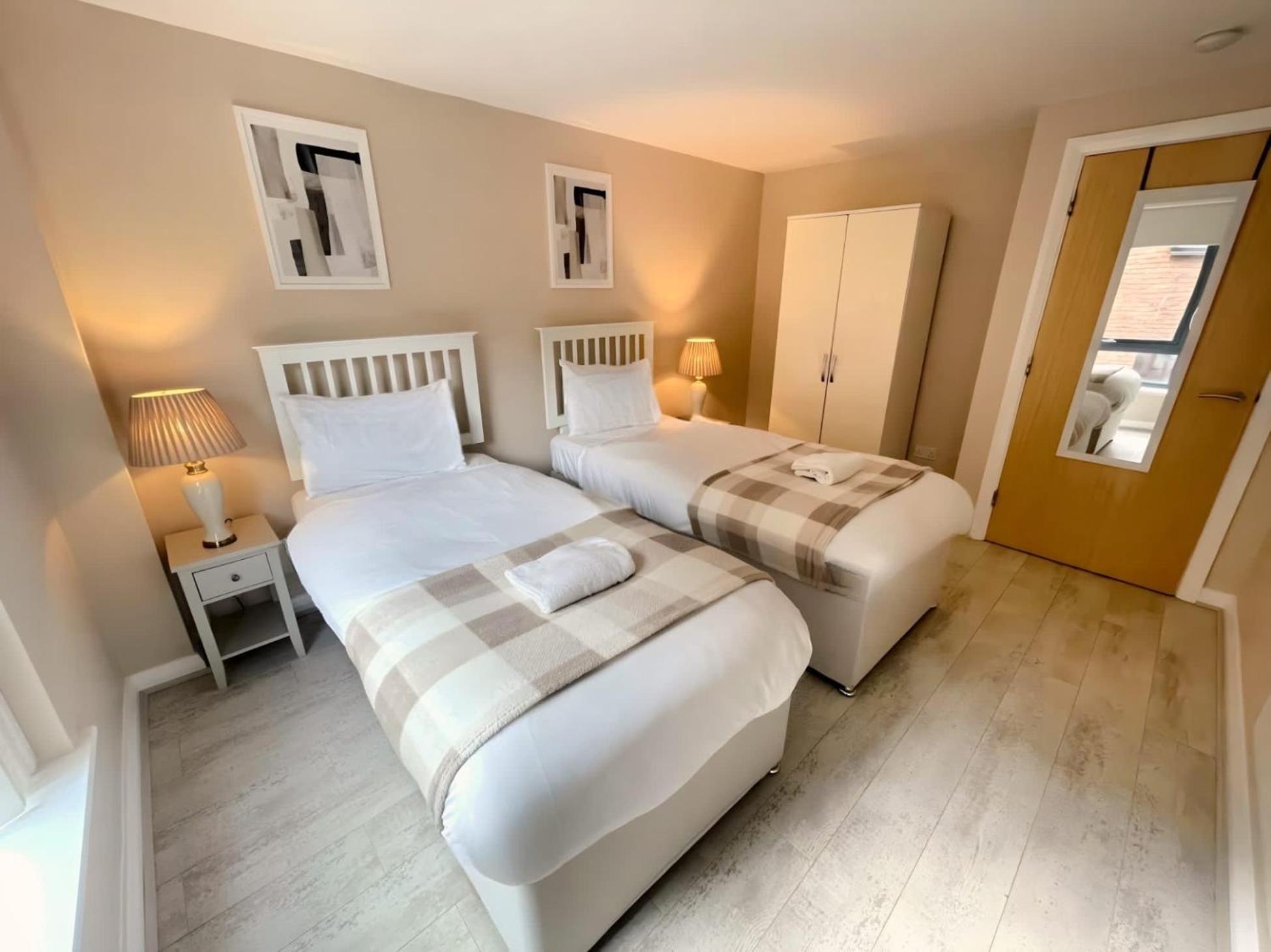 The Hideaway Sleeping 6 Guests With Balcony *