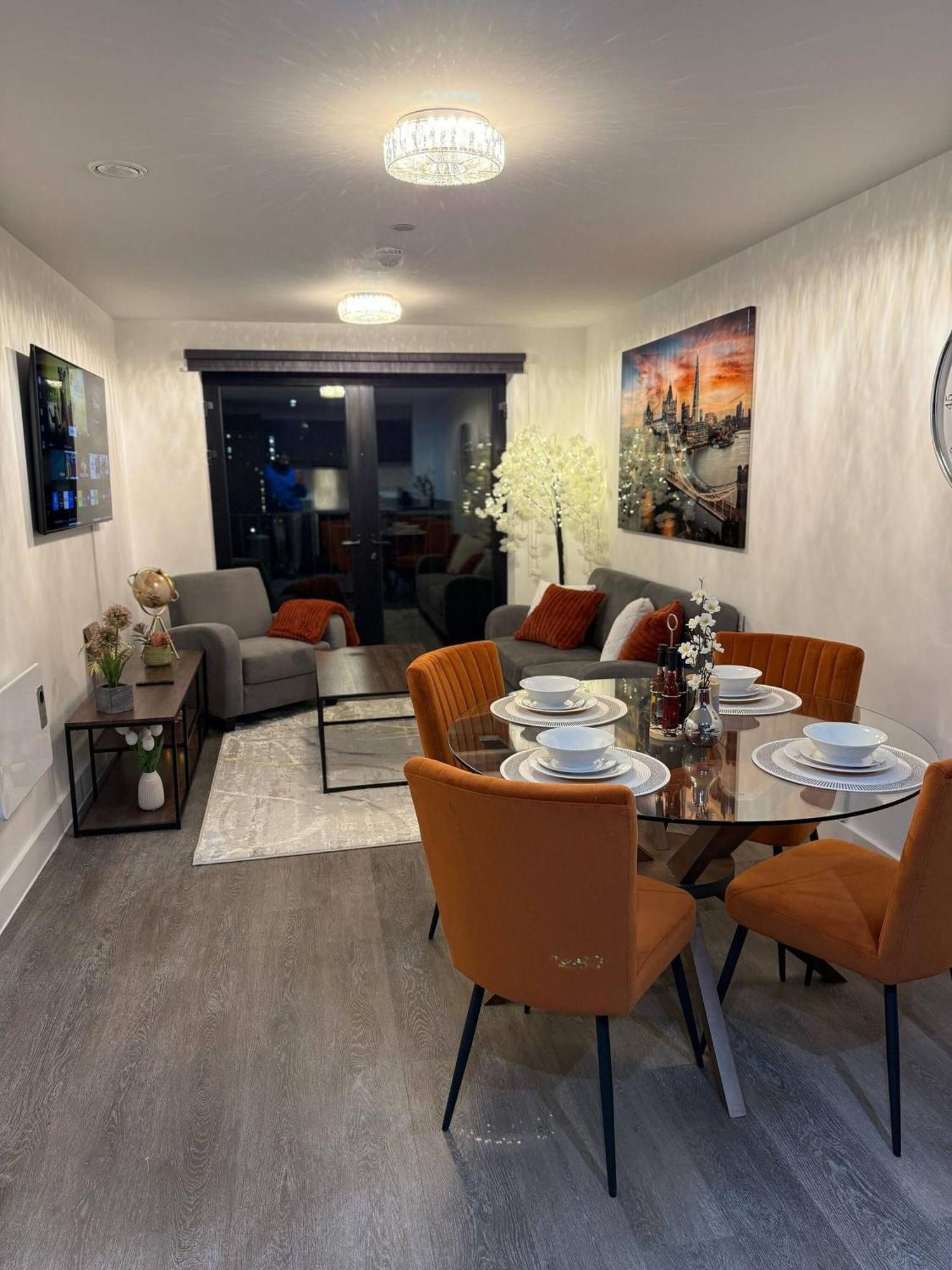 Center Penthouse Apartment *