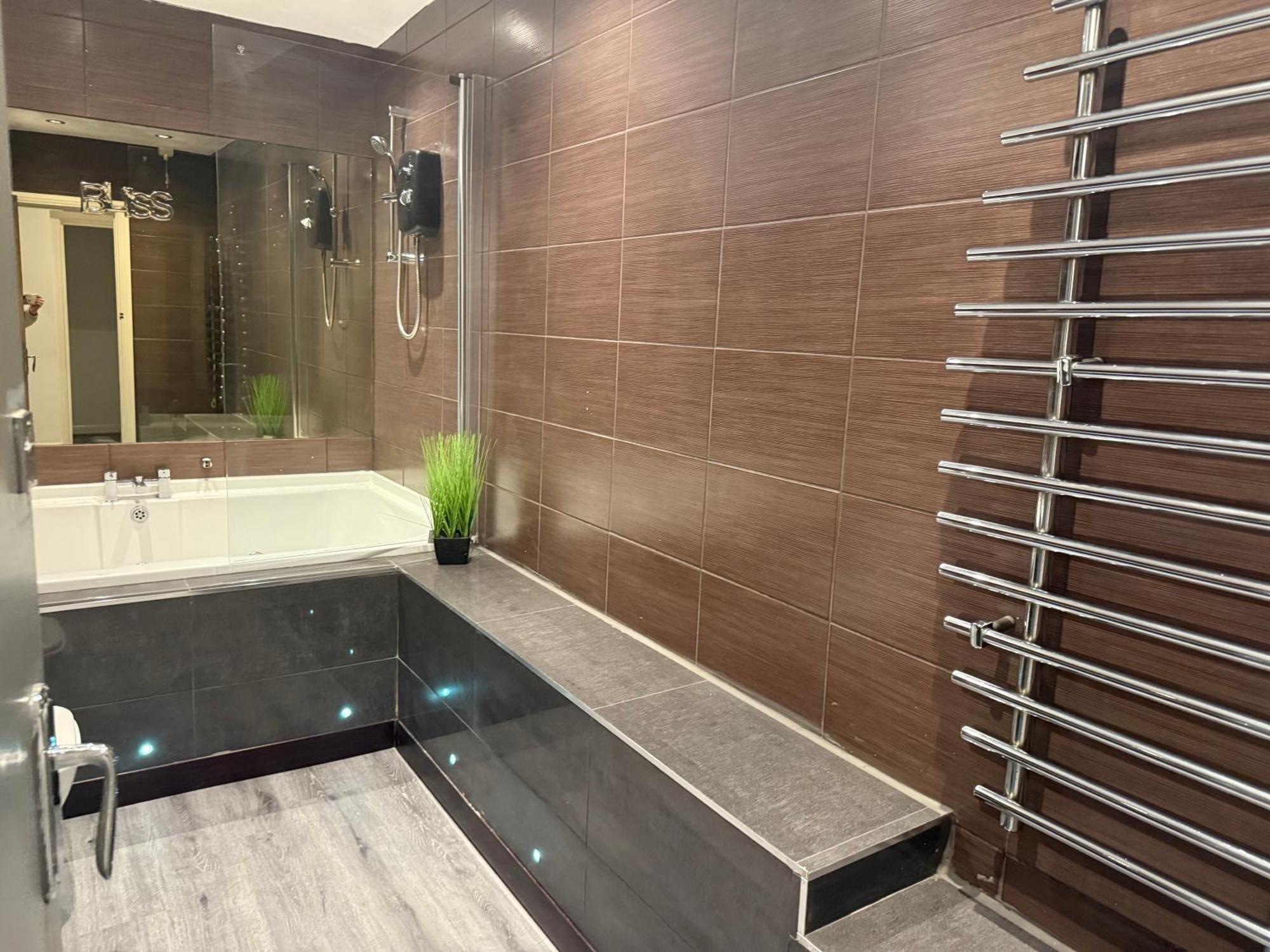 Amazing 10 Bed On Mathew Street Sleeps 18 Apartment *