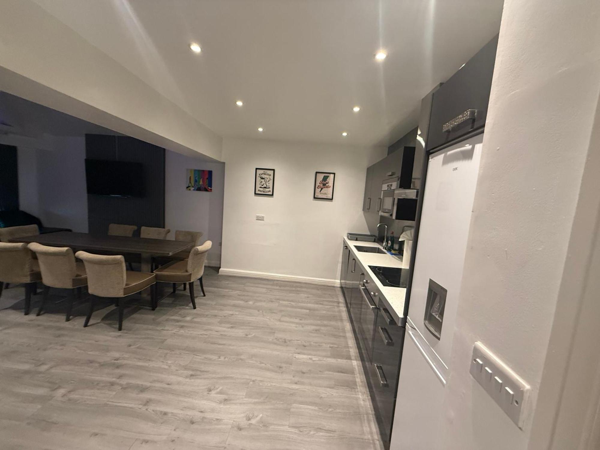Amazing 10 Bed On Mathew Street Sleeps 18 Apartment