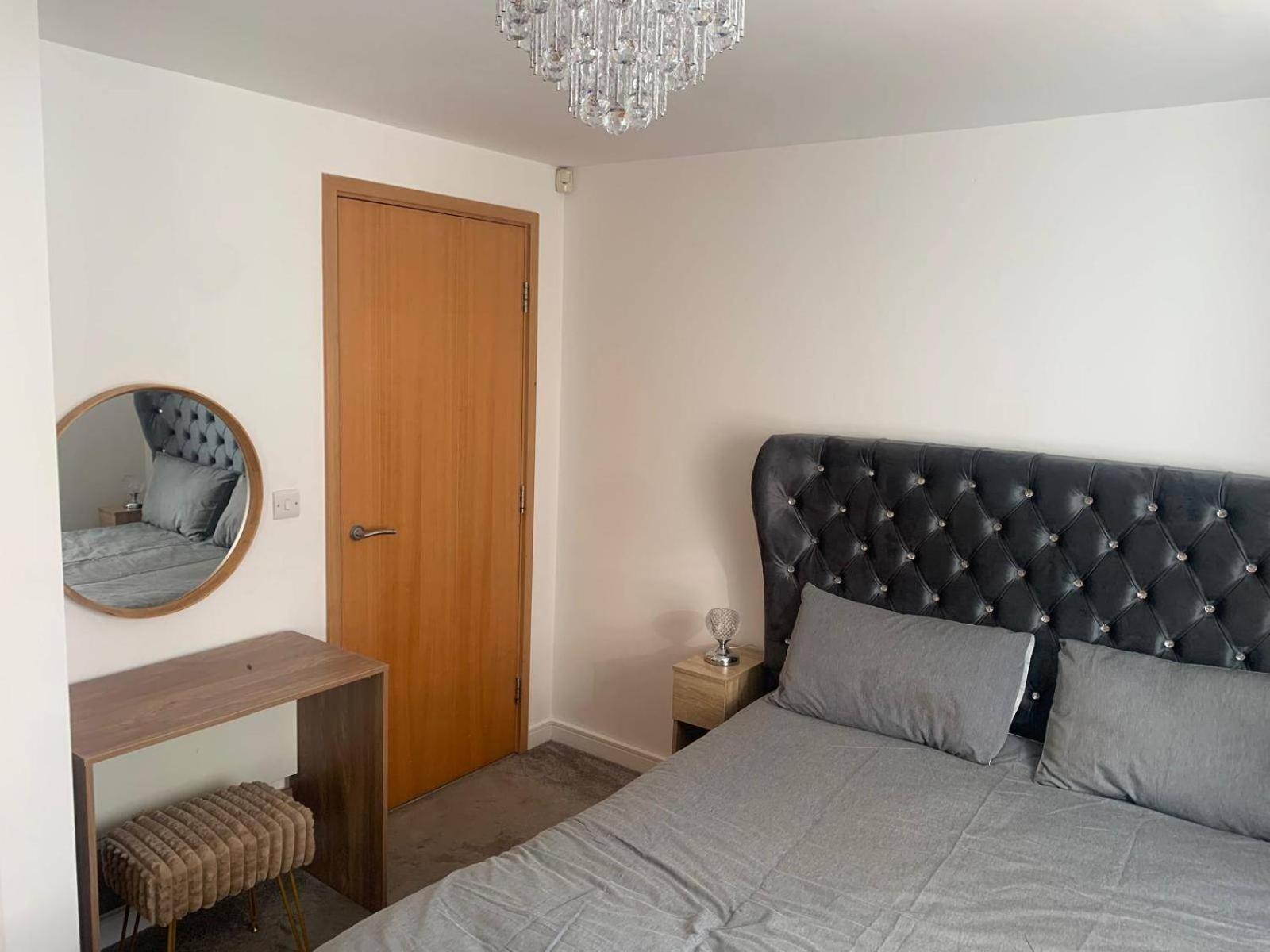 Apartment-sleeps 6-free Parking
