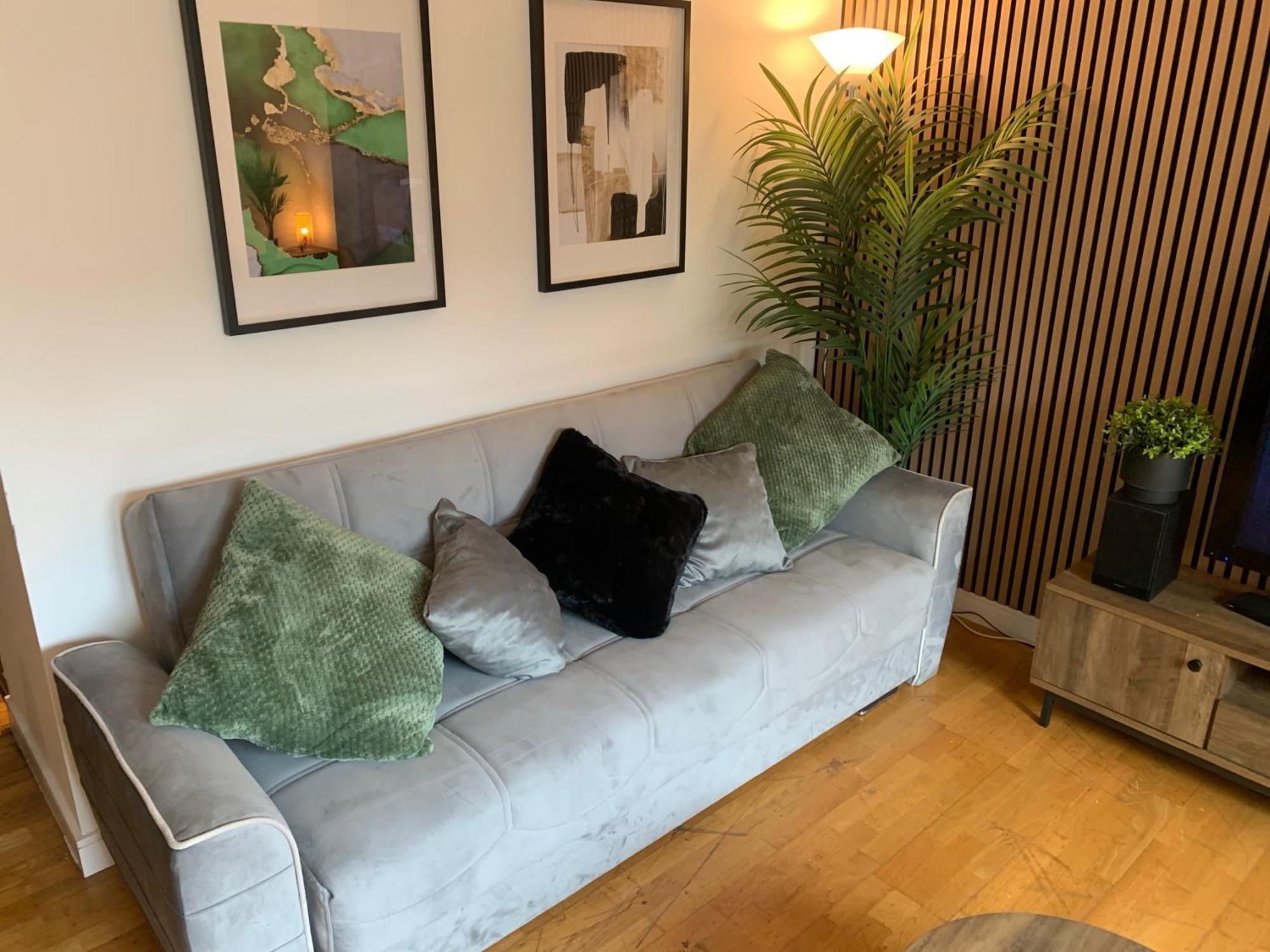 Apartment-sleeps 6-free Parking Liverpool