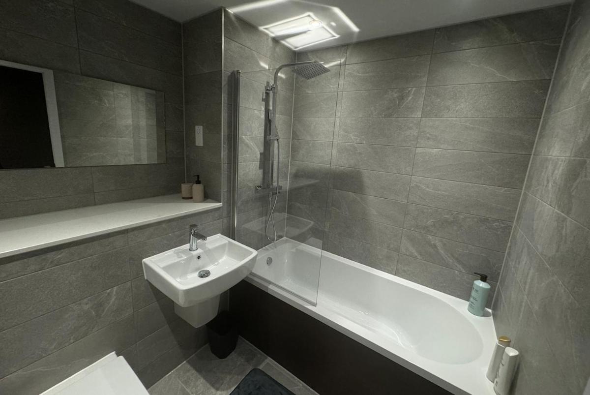 Modern 2-bedroom In Heart Of Apartment *