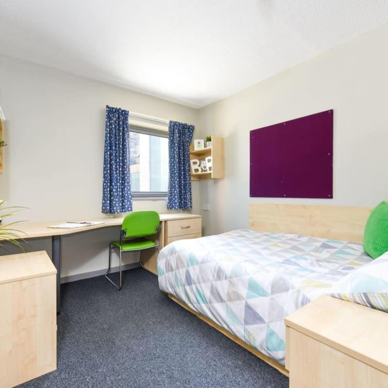 Apartment Student Only Private Ensuites With Shared Kitchen At Capital Gate In *