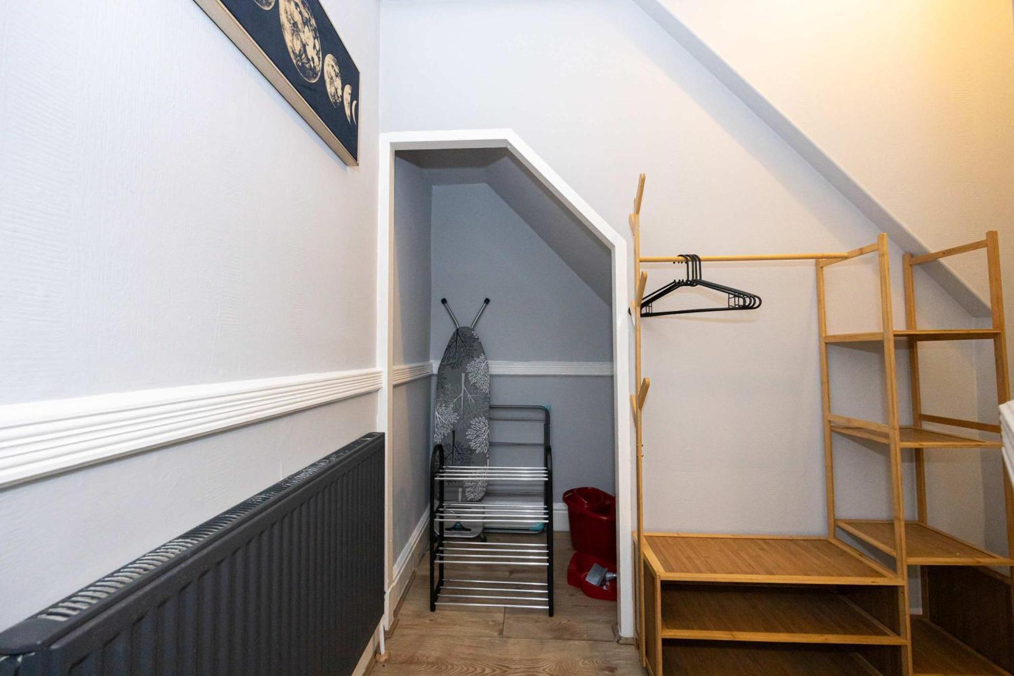 Stylish 1-bed Flat In Apartment Liverpool