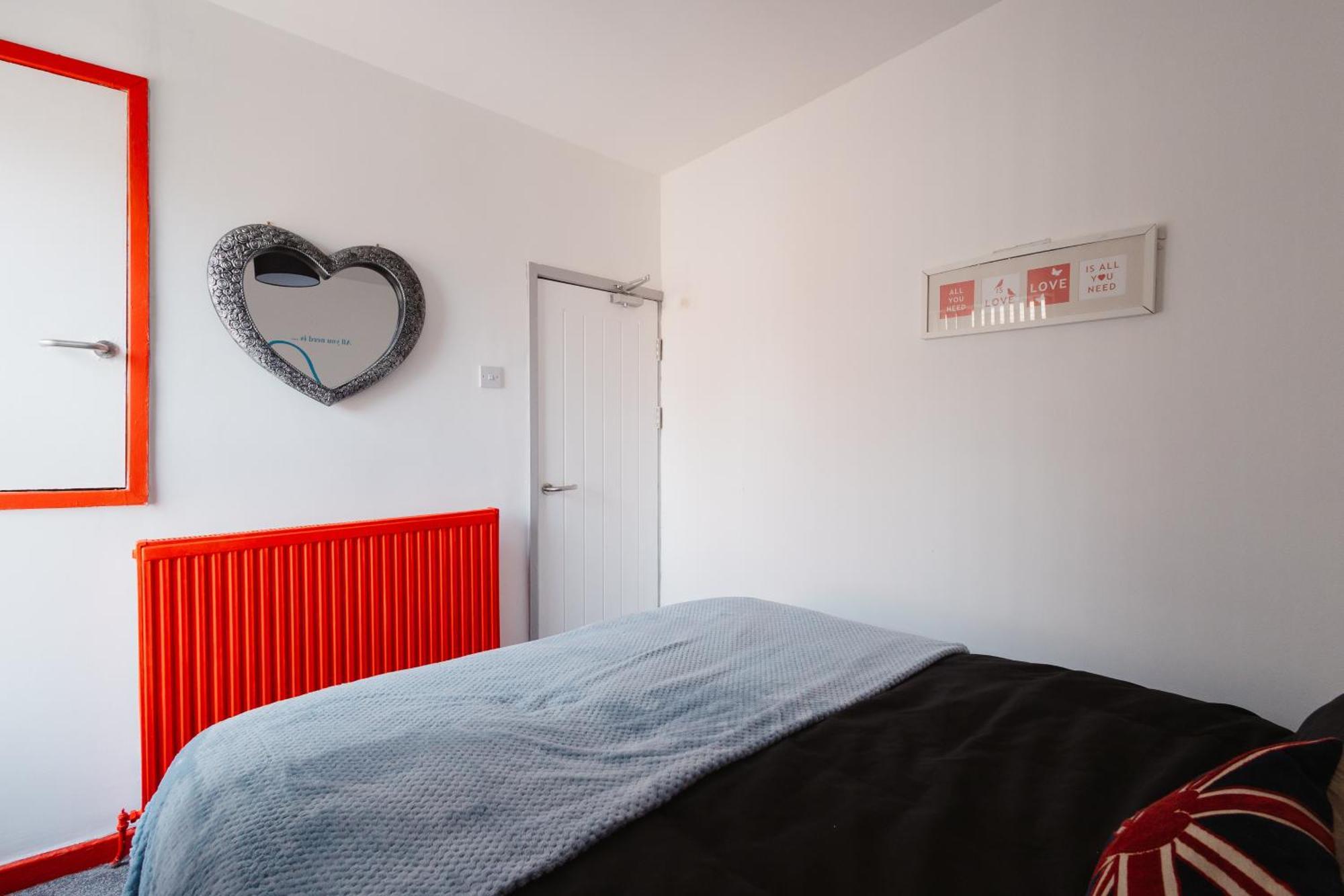 Holiday home Let It Retreat , Anfield, Beatles Themed