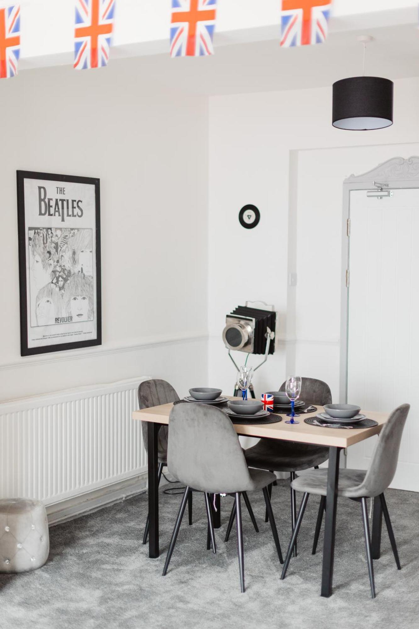 Let It Retreat , Anfield, Beatles Themed Holiday home Liverpool