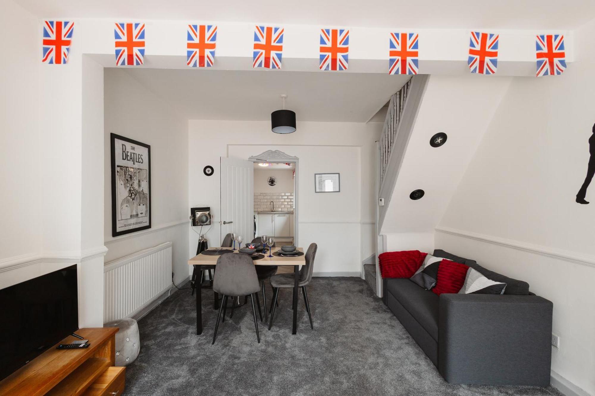 Let It Retreat , Anfield, Beatles Themed Holiday home Liverpool