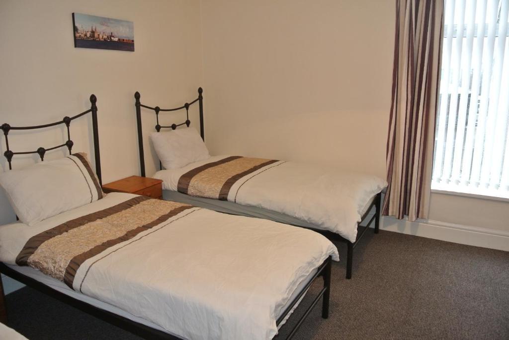 Lyndan Guest 2*