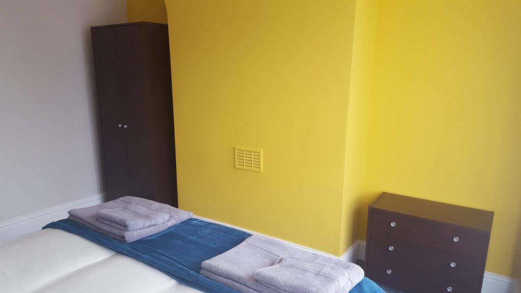 Guest house Liverpool Gidlow House Sleeps 8 - Infinity Apartments 4*