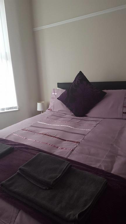 Guest house Liverpool Gidlow House Sleeps 8 - Infinity Apartments Liverpool